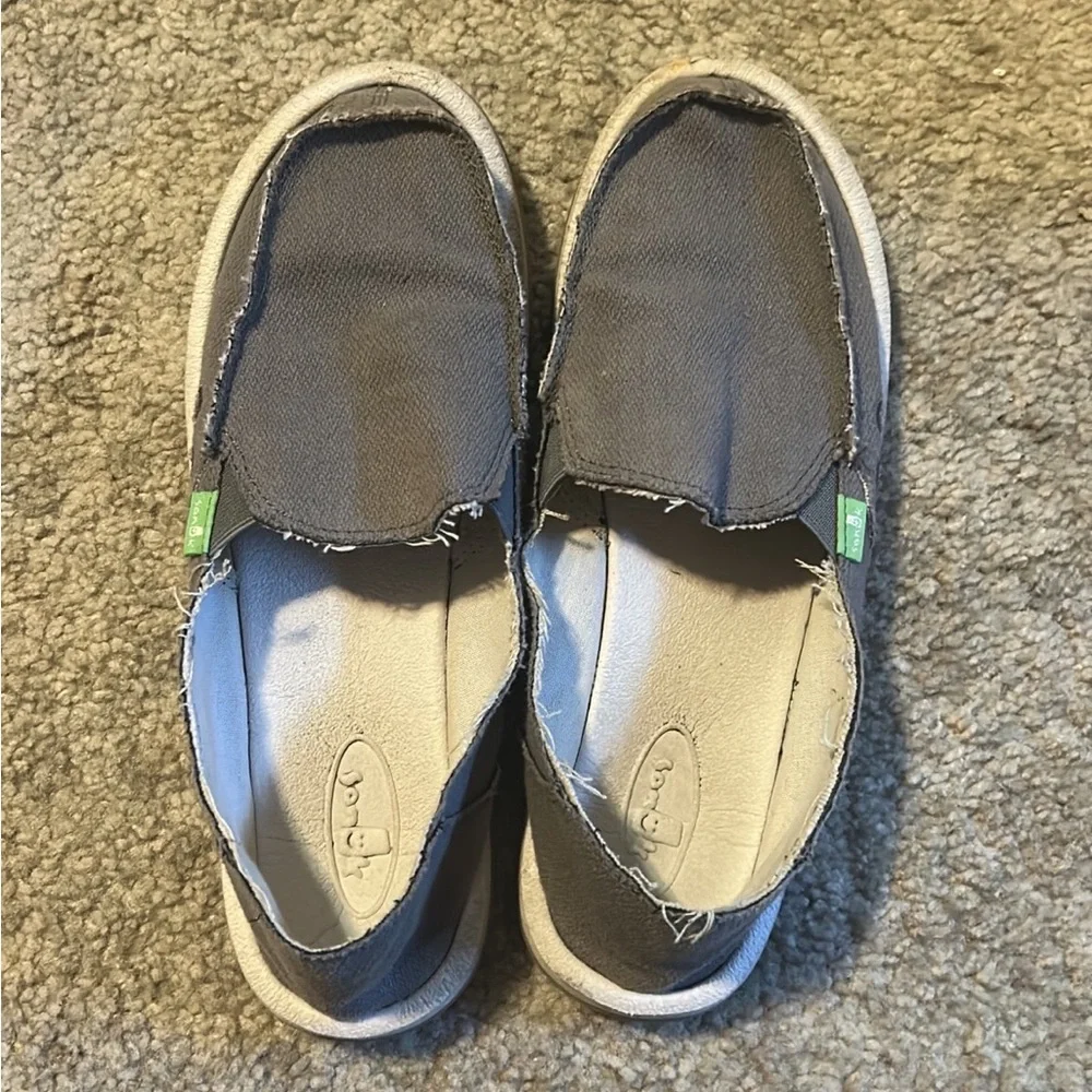 Sanuk - Picture 1 of 2